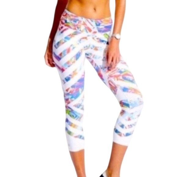 Athleta Kaleidoscope Sonar Chevron Back Stash Pocket Capri leggings, Size small - Picture 8 of 9